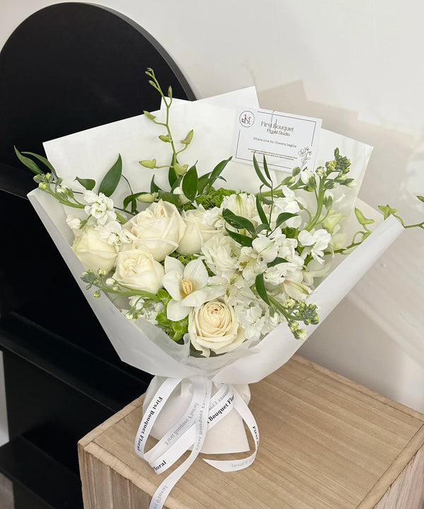 Korean-Style Premium Bouquet ｜Minimalist. Elegant. Timeless.