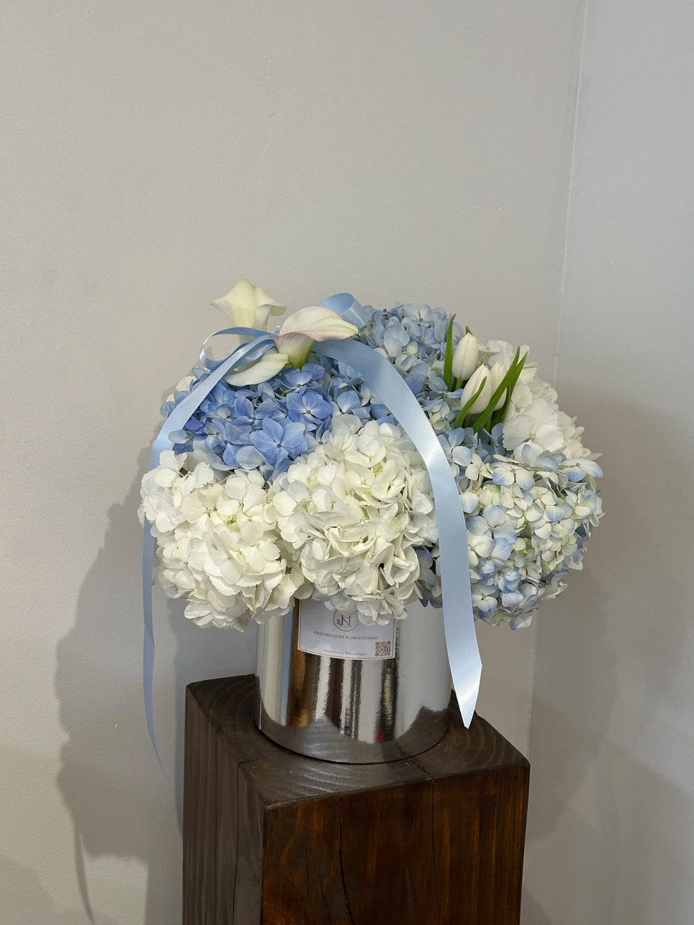 Bleu Garden Hug